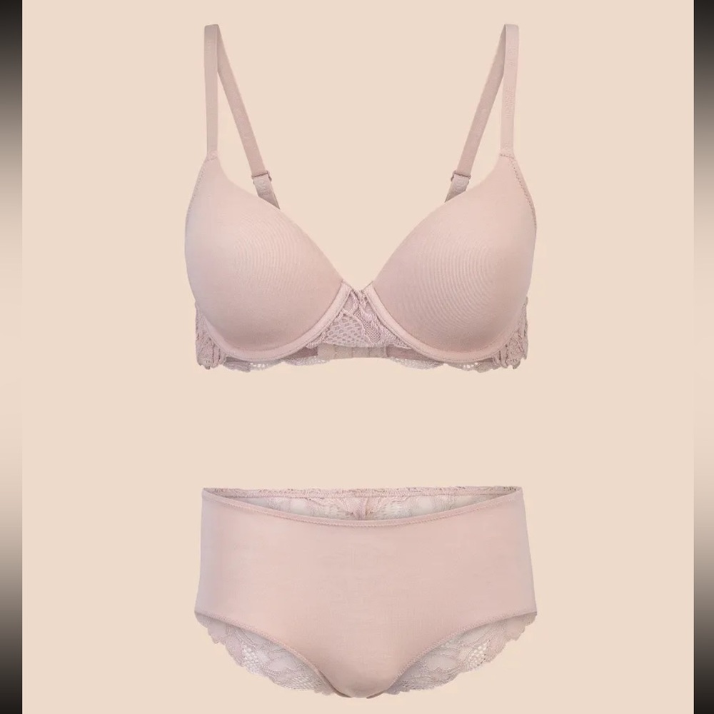 Lace Trimmed Bra and Panty Set